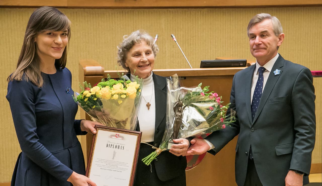 Karšta naujiena pedofilijos ir žudymų istorijoje: daugybę nusikaltimų įtariama teisininkė bando veržtis į laisvę