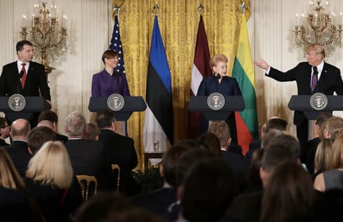 JAV prezidentas D. Trampas Baltijos šalių vadovams Vašingtone: jūs kvaili žmonės