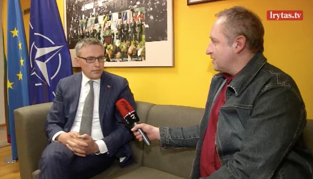 Žalijų valstiečių juknevičiene tituluojamas NSGK pirmininkas Vytautas Bakas (kairėje).
