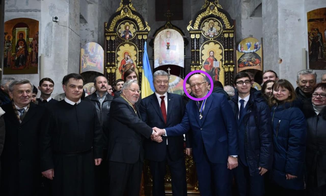 Konservatorius Andrius Kubilius (galvutė apibraukta violetiniu apskritimu). Nuotr. facebook.com