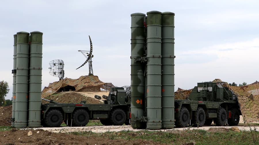 Saudo Arabija: jei Kataras nusipirks rusiškas raketų sistemas S-400, prieš jį bus imtasi karinių veiksmų