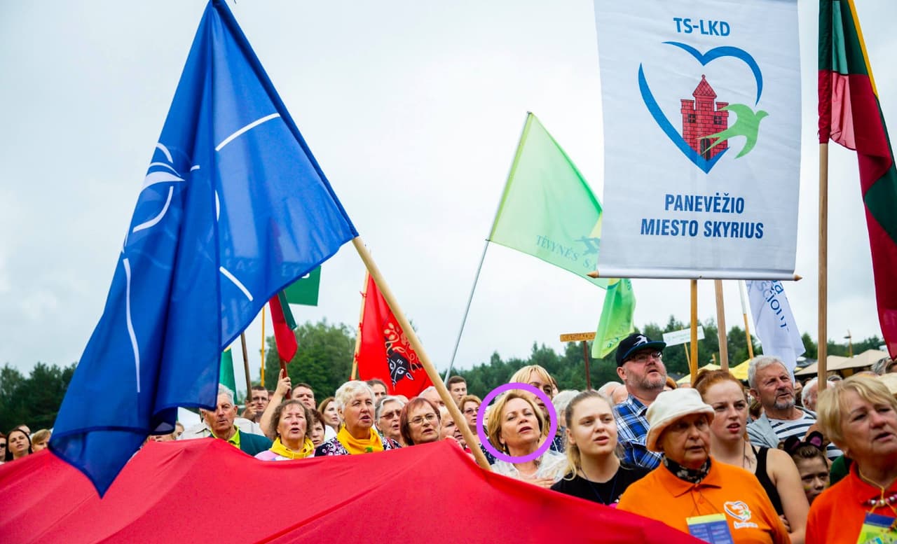 R. Juknevičienė pildo klausimyną VSD vadovui ir primena „straipsnį iš to laikmečio“