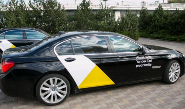 Valstybės institucijos bei nepriklausoma Lietuvos žiniasklaida tęsia intensyvią „Yandex. Taxi“ reklaminę kampaniją