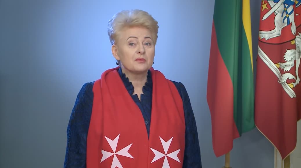 Belaukiančius Kalėdų piliečius prezidentė Dalia Grybauskaitė kviečia susimesti sriubai badaujantiems senukams