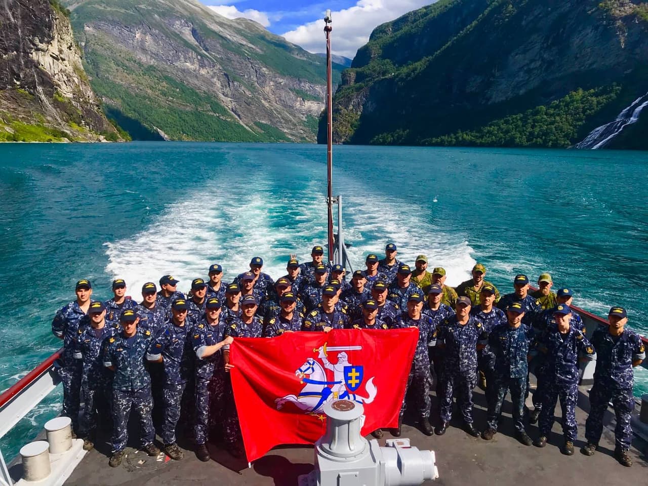 Laivo M54 „Kuršis“ įgulos narių ir vyr. srž. Audriaus Vitkausko nuotr.