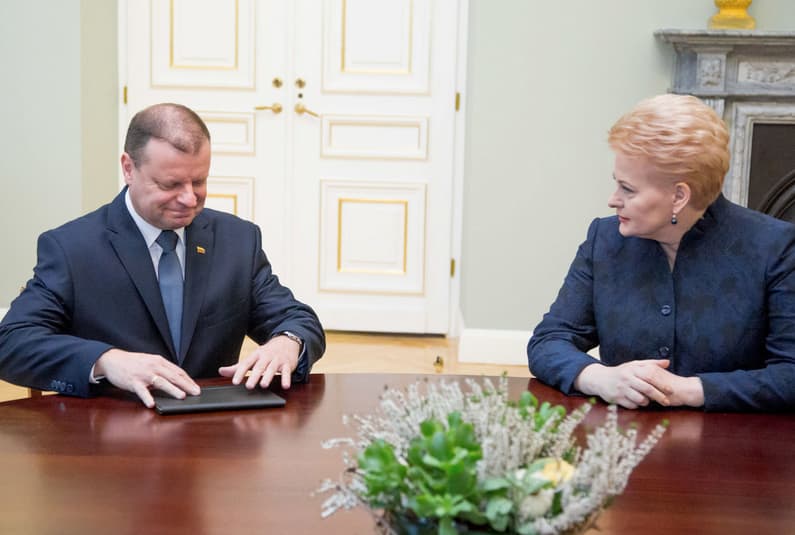 Pasikarščiavęs premjeras apsimelavo – nėra jokios informacijos, kad Žmonių partija dirba Kremliui