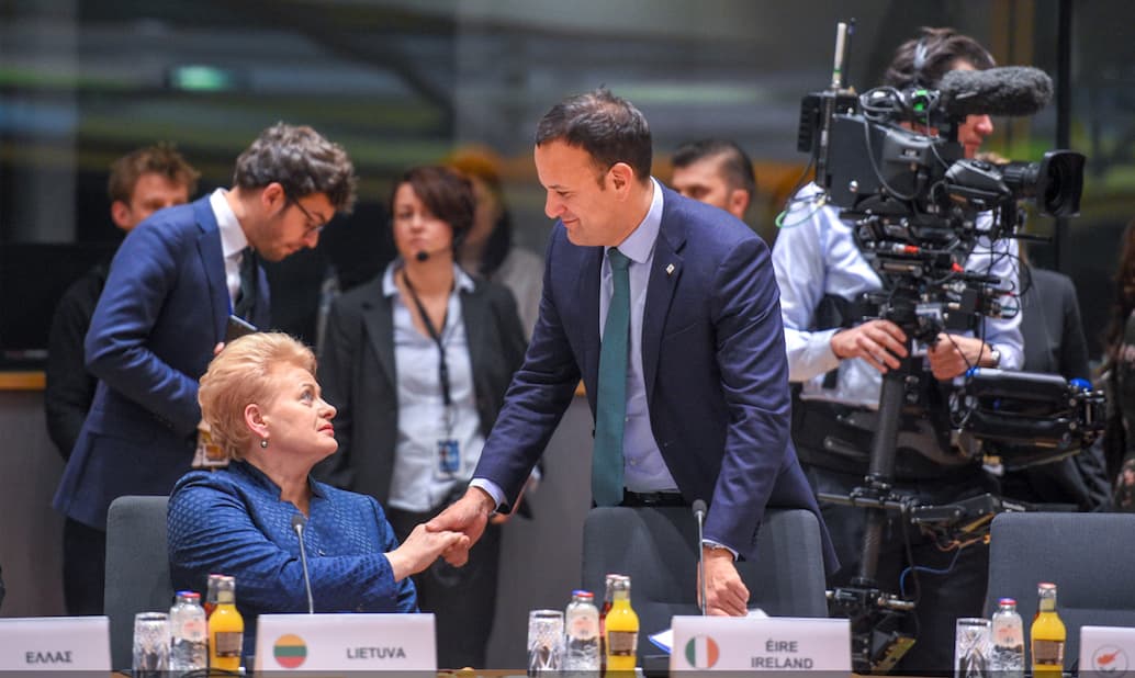 Europos lyderiai nors trumpai stengėsi persimesti žodeliu su Lietuvos vadove. Nuotr. prezidentas.lt