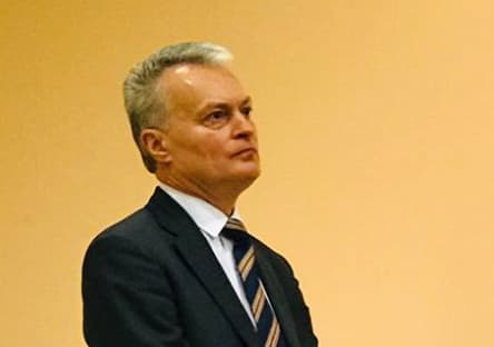 Įsibėgėja Prezidento rinkimų kampanija: uždainavo Gitanas Nausėda