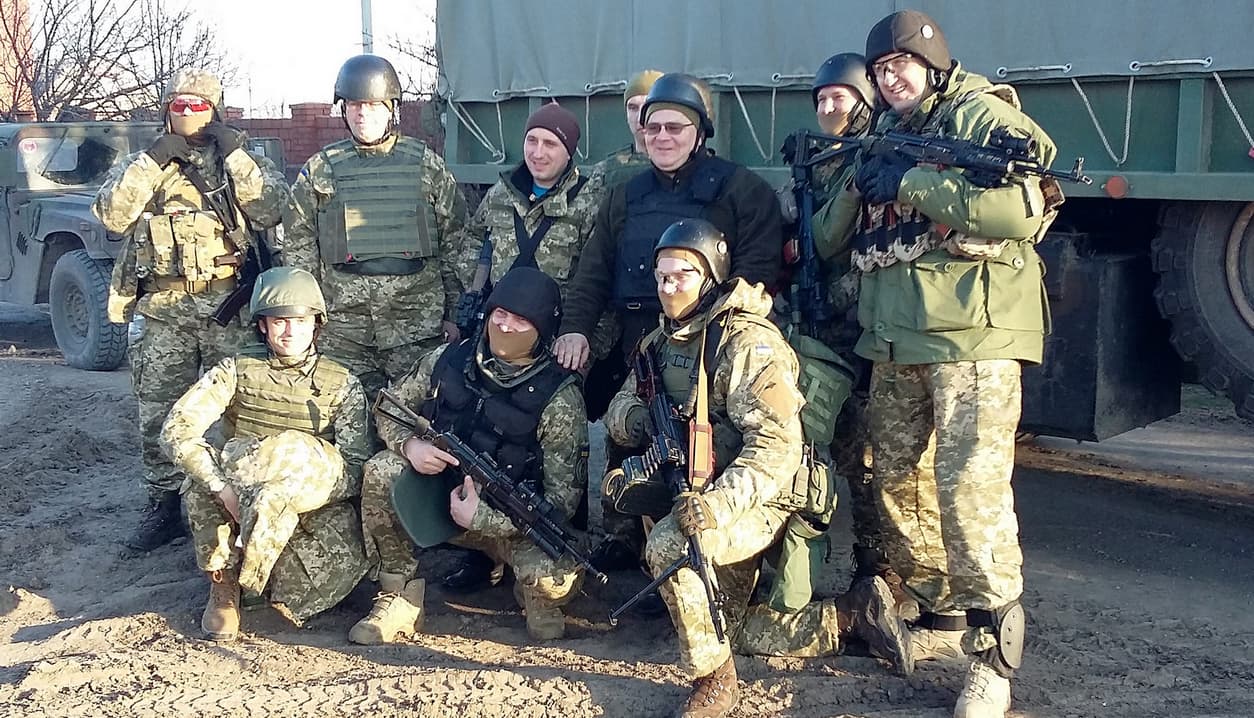 L. Linkevičius (stovi trečias iš dešinės), dažnai lankosi karštuose pasaulio taškuose.