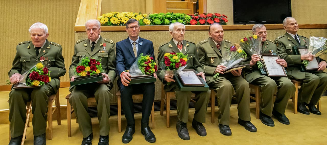 Šiemet Sausio 13-osios minėjimo metu buvo apdovanota partizanų grupė. Nuotr. lrs.lt