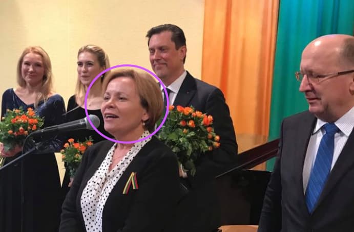 R. Juknevičienė (galvutė pažymėta violetiniu apskritimu). Nuotr. facebook.com