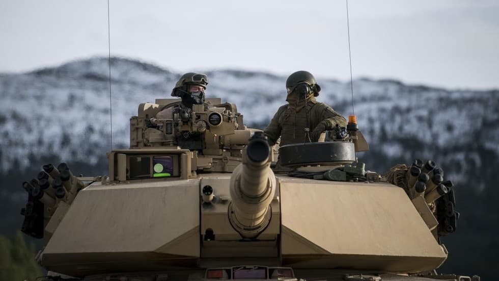 NATO didina karines pajėgas ir ginkluotę palei Rusijos sieną