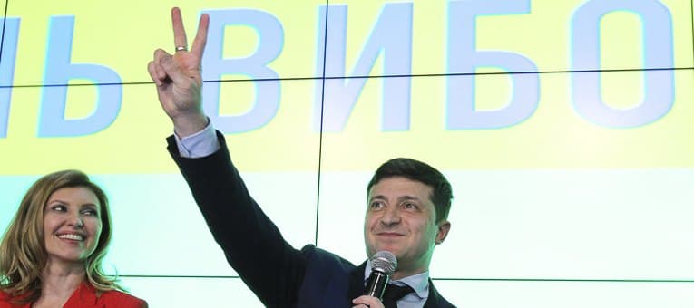 Antrajame rinkimų ture susikaus V. Zelenskis ir P. Porošenka.
