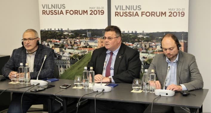 Lietuva išlieka demokratijos židiniu, sprendžiant vis labiau agresyvėjančios Rusijos judėjimą pažangos keliu