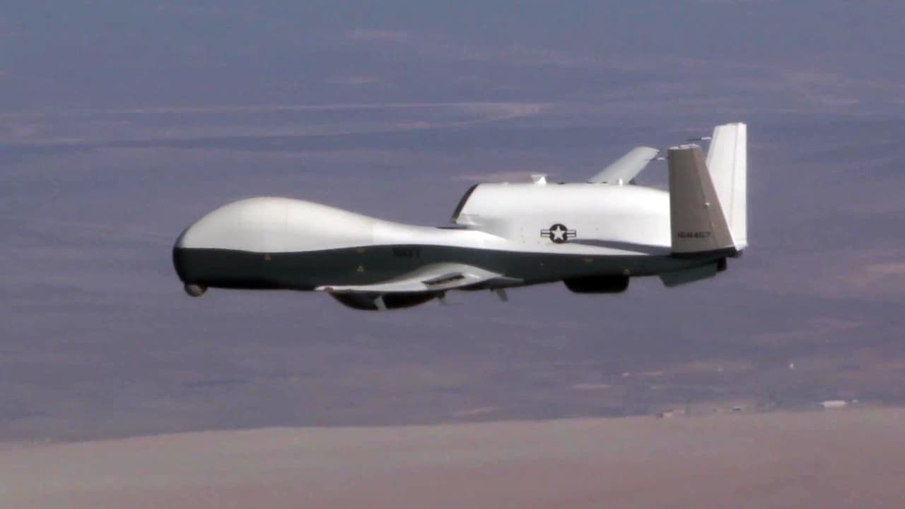 Virš Irano skridęs JAV dronas-šnipas "US Navy MQ-4C Triton", patekęs į Irano teritoriją, buvo numuštas.