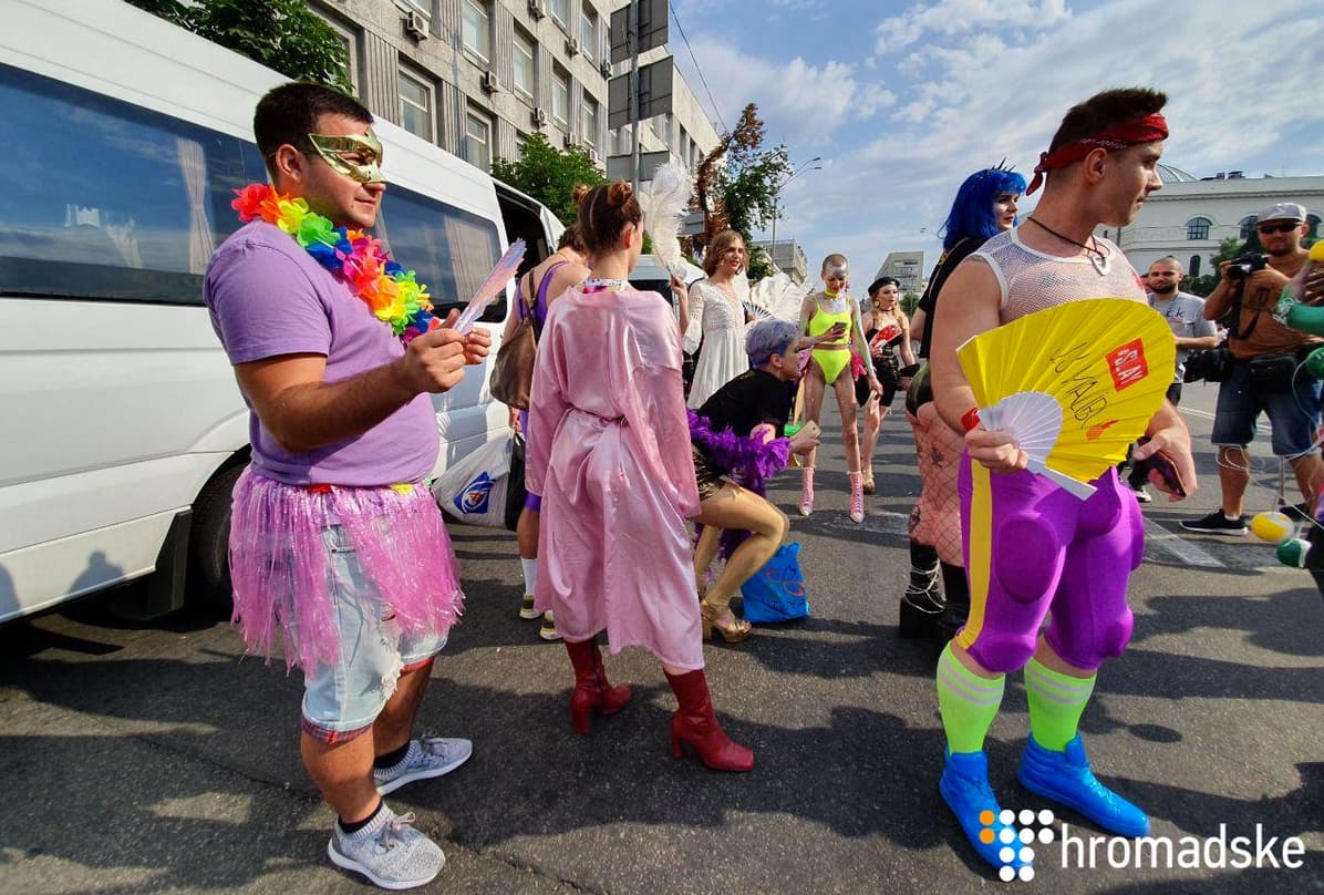 Gėjų laisvės ir kitoniškumo šventės akimirka Kijeve prieš pat sprogimą. Nuotr. hromadske.ua