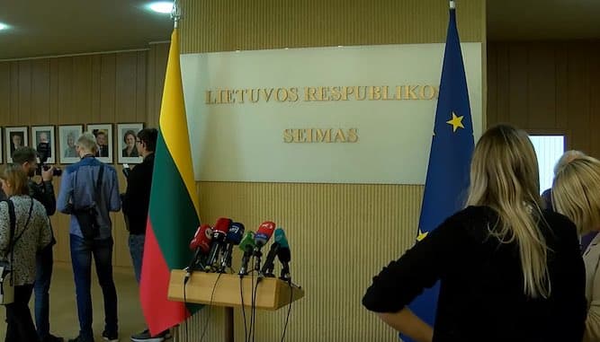 Smarvių spektaklis
