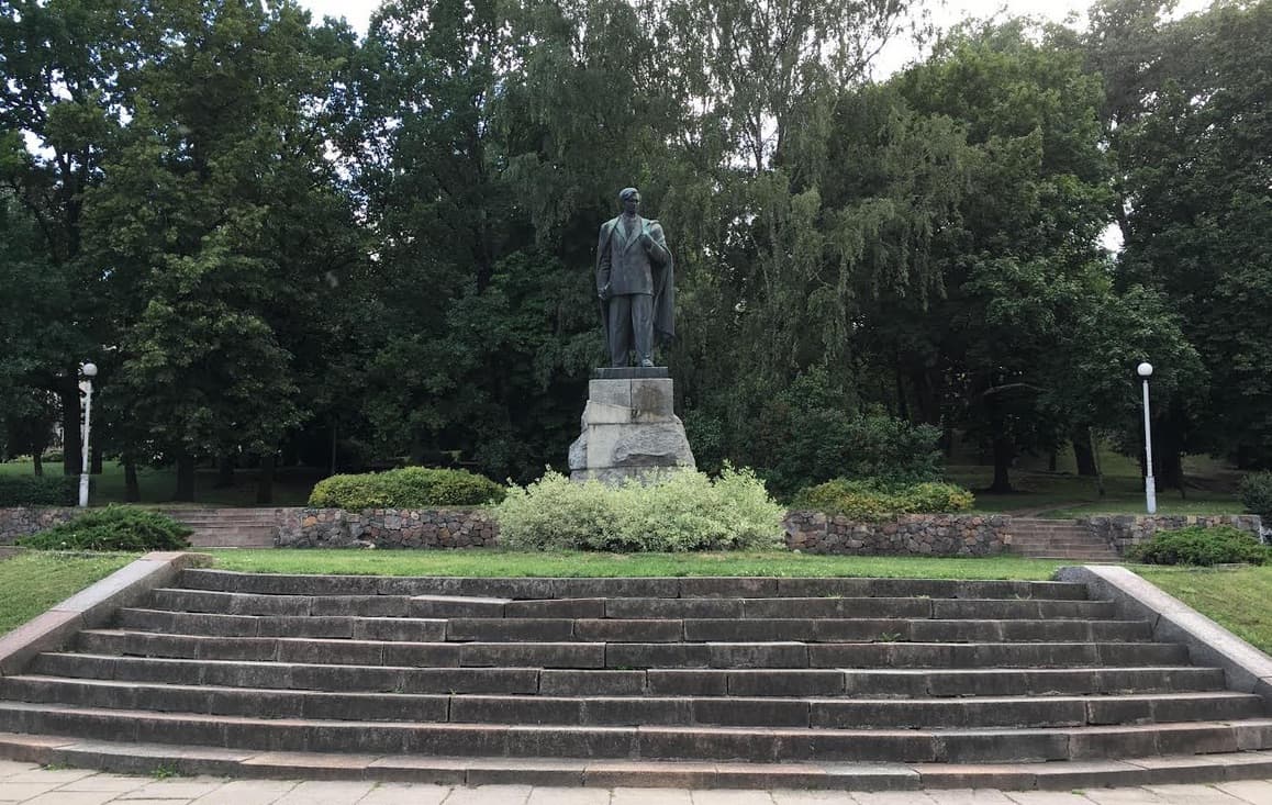 Nuo medžių kirtimo iki Petro Cvirkos: kas dedasi su Vilniaus viešosiomis erdvėmis?