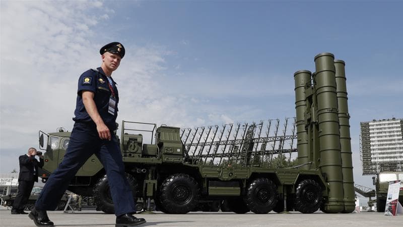 Turkija ketina pirkti daugiau ginkluotės iš Rusijos ir galvoja apie išstojimą iš NATO
