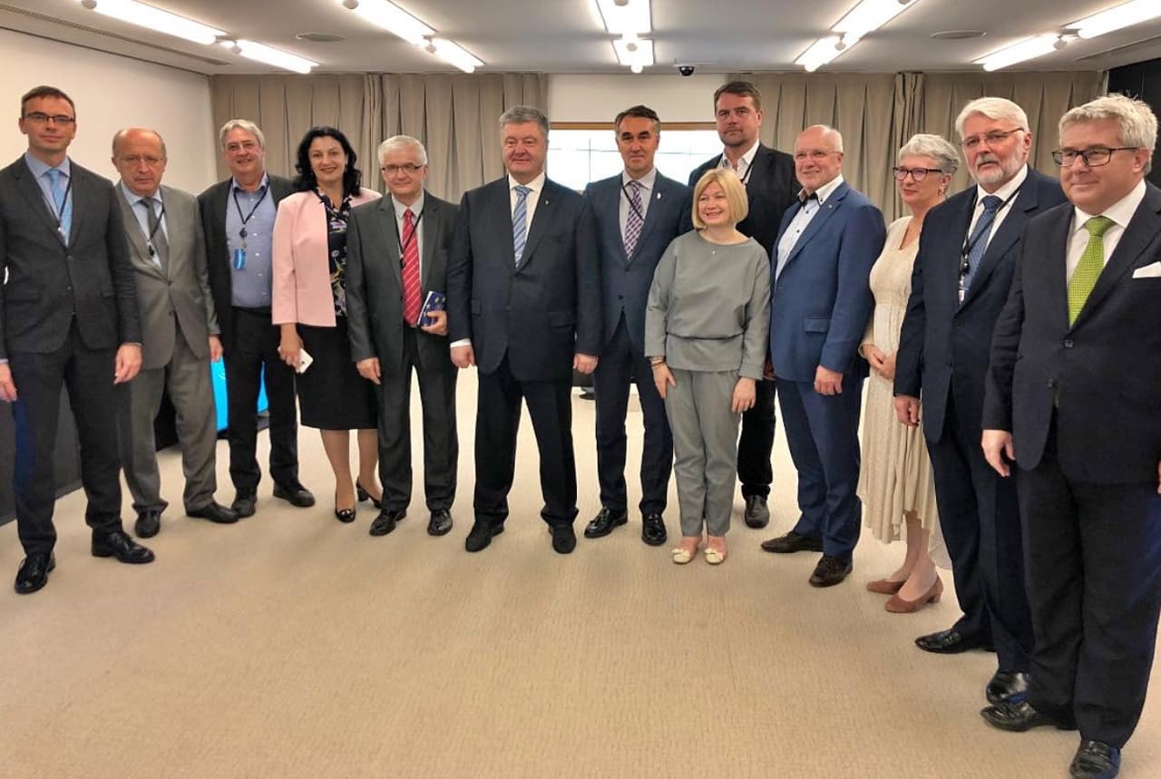 Badaujantis liberalas paviešino istorinę nuotrauką su Lietuvos draugu
