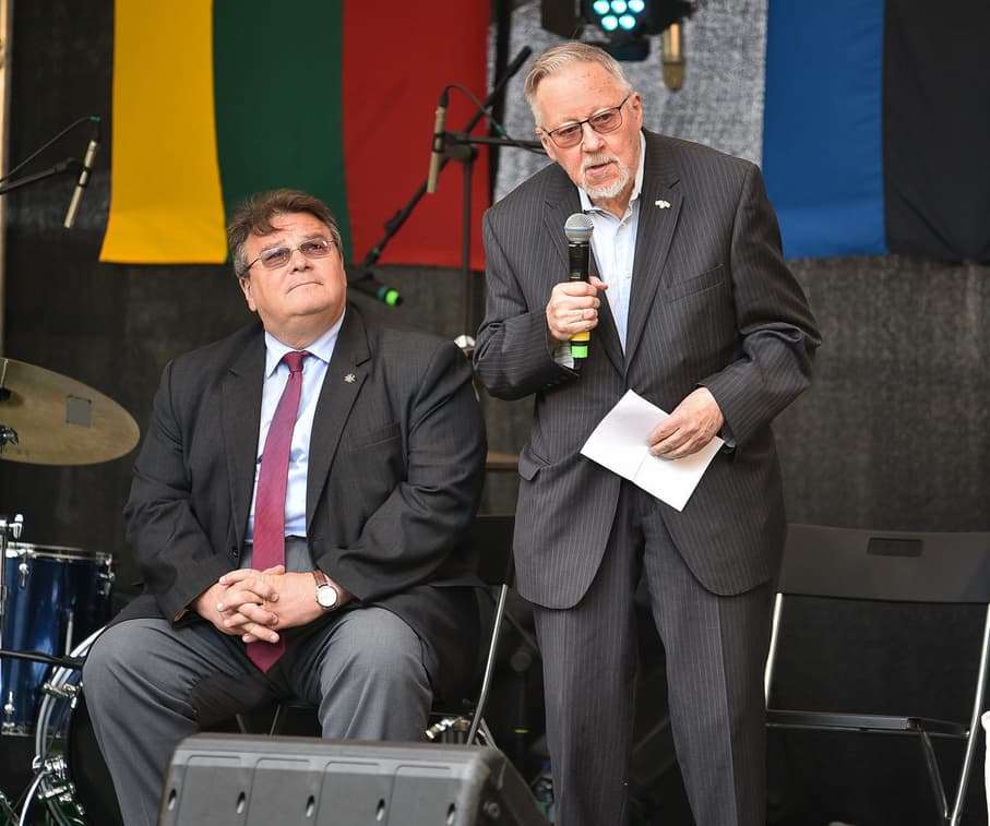 Lietuvos diplomatijos vadovas L. Linkevičius (sėdi). Nuotr. urm.lt