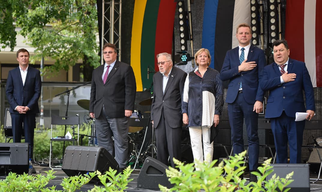 V. Landsbergis (trečias iš kairės). Nuotr. urm.lt