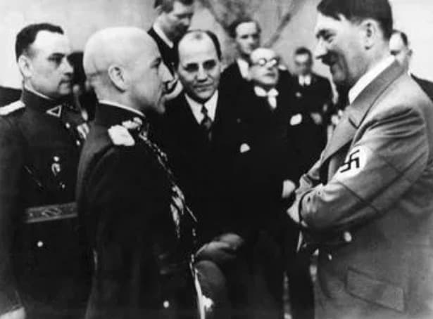 Prezidento Gitano Nausėdos prašoma atimti apdovanojimus iš Jono Noreikos-Generolo Vėtros ir Kazio Škirpos