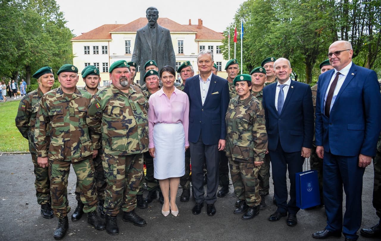 Prezidentas G. Nausėda (ketvirtas iš dešinės). Nuotr. prezidentas.lt