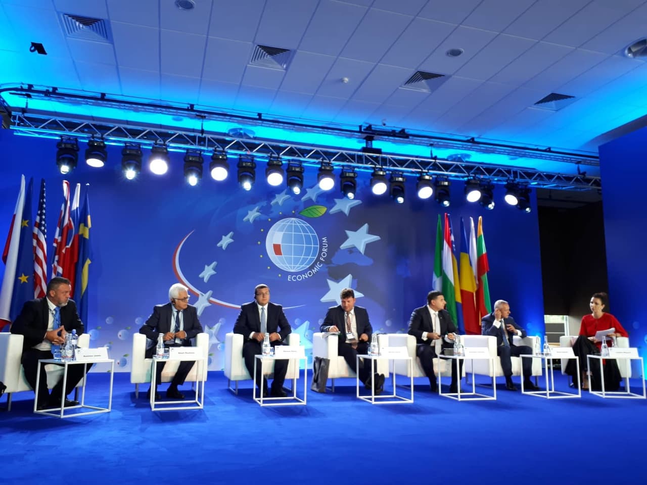 Nuotraukos Ekonomikos forumo organizatorių.