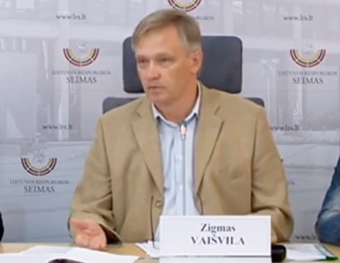 Spaudos konferencijos metu Z. Vaišvila ne kartą beldė į stalą kalbėdamas apie VSD vadą
