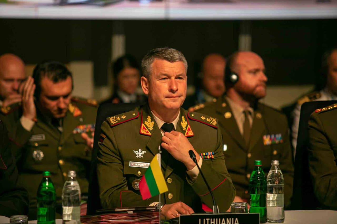 Lietuvos kariuomenės vadas generolas majoras Valdemaras Rupšys. Nuotraukos: NATO.