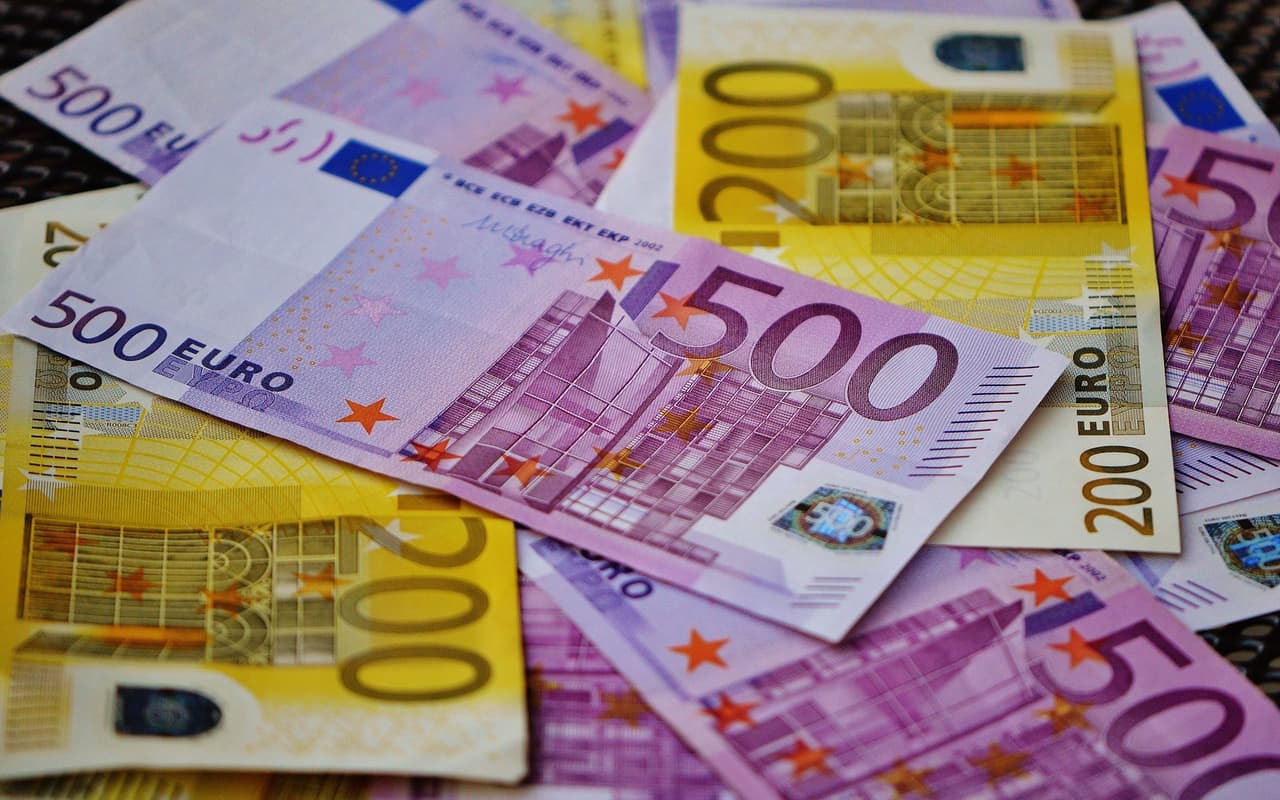 Europarlamentarai pritarė 1,8 mlrd. eurų ES lėšų grąžinimui valstybėms sumažinant jų įnašus į ES biudžetą