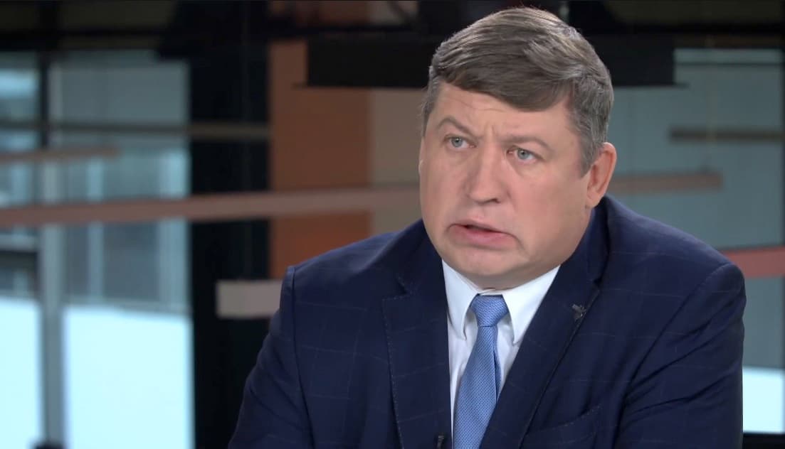 Svarbiausia nutaisyti milžiniško susirūpinimo perkreiptą veido išraišką.