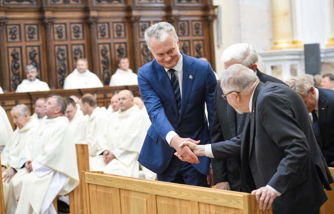 Prezidentas dalyvauja Kardinolo Sigito Tamkevičiaus padėkos šv. Mišiose. Nuotr. prezidentas.lt