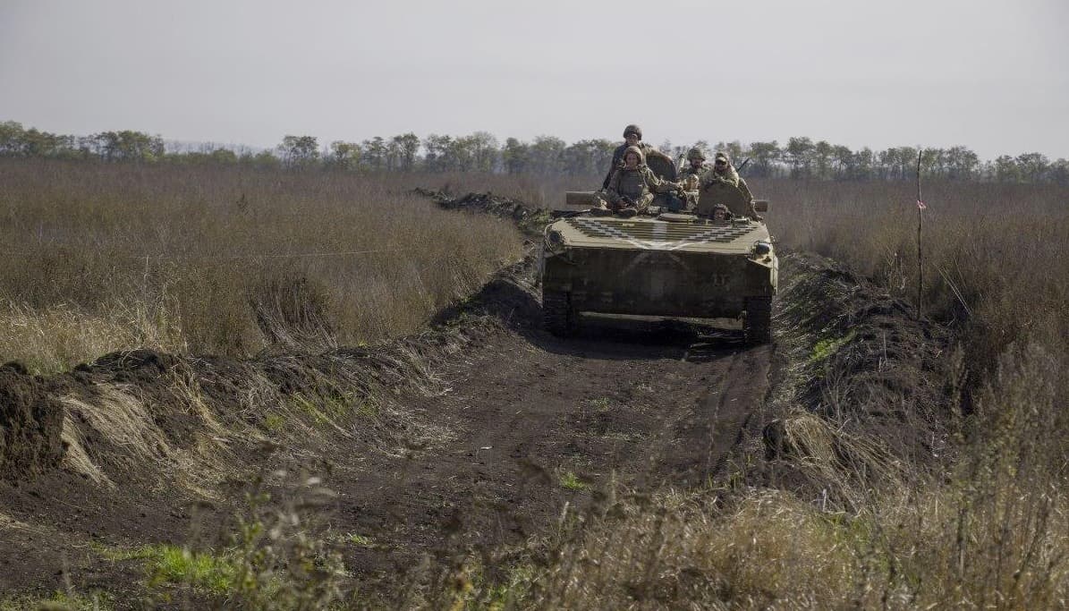 Ukraina buvo priversta sustabdyti planuotą karių atitraukimą šalies rytuose, nes Rusija nesilaiko paliaubų