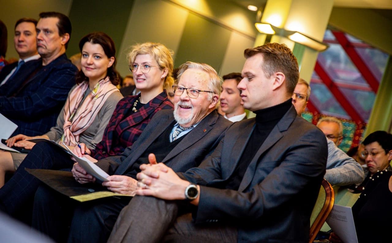 Žmonių partijos patriarchas į Vytautas Landsbergis į partijos tarybos posėdį atėjo su savo anūku.