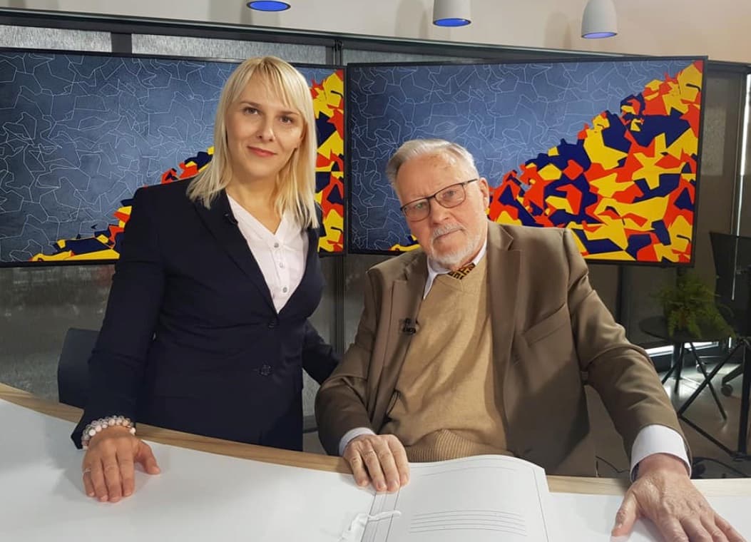 A. Ūsienė (kairėje). Nuotr. facebook.com
