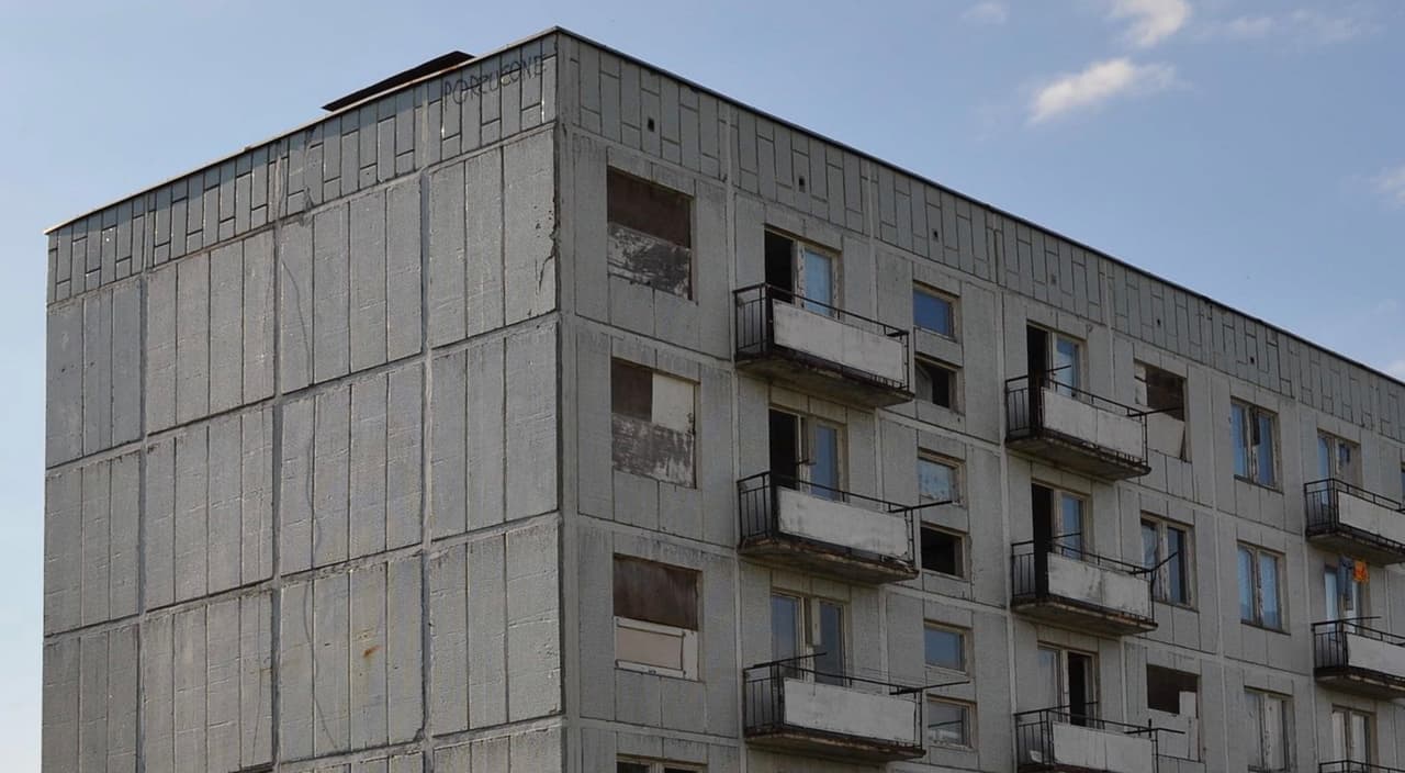 Tarybinio (sovietinio) daugiabučio fragmentas.