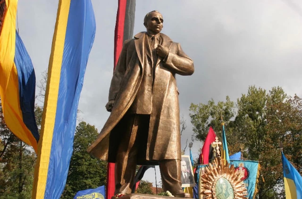 Paminklas S. Banderai Ukrainoje, Lvovo mieste.