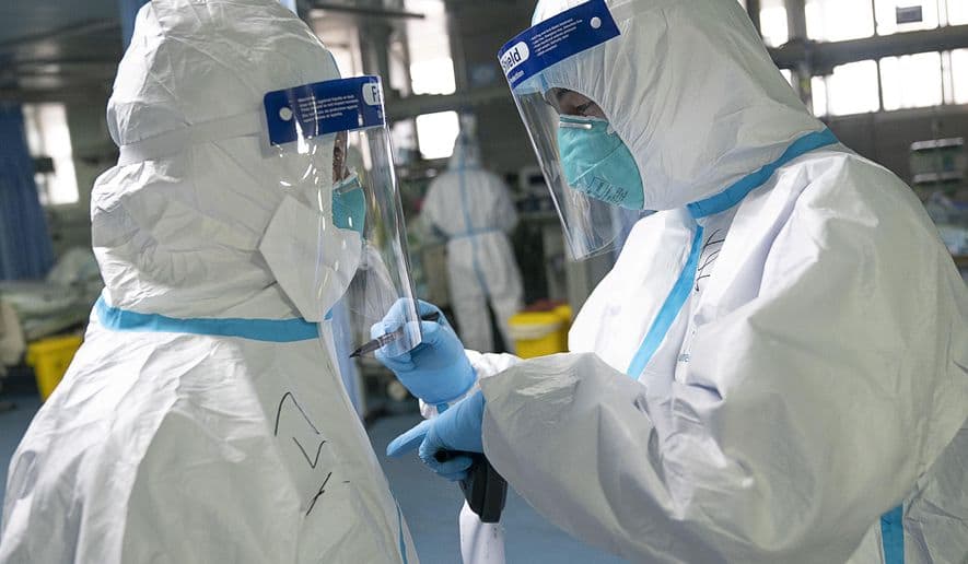 Koronavirusas galėjo atsirasti iš laboratorijos, susijusios su Kinijos biologinio ginklo programa (PAPILDYTA VIDEO)