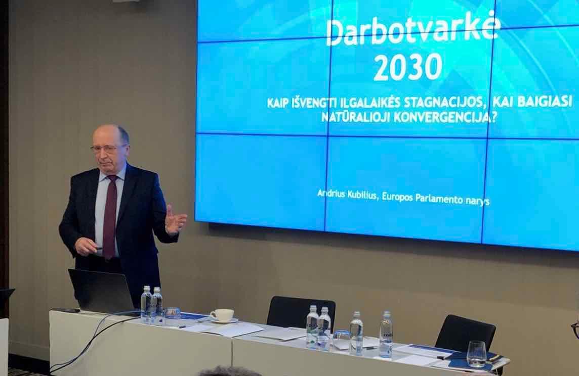 A. Kubilius atskleidė, kodėl R. Karbauskiui uždrausta viešai kalbėti ir kariauti