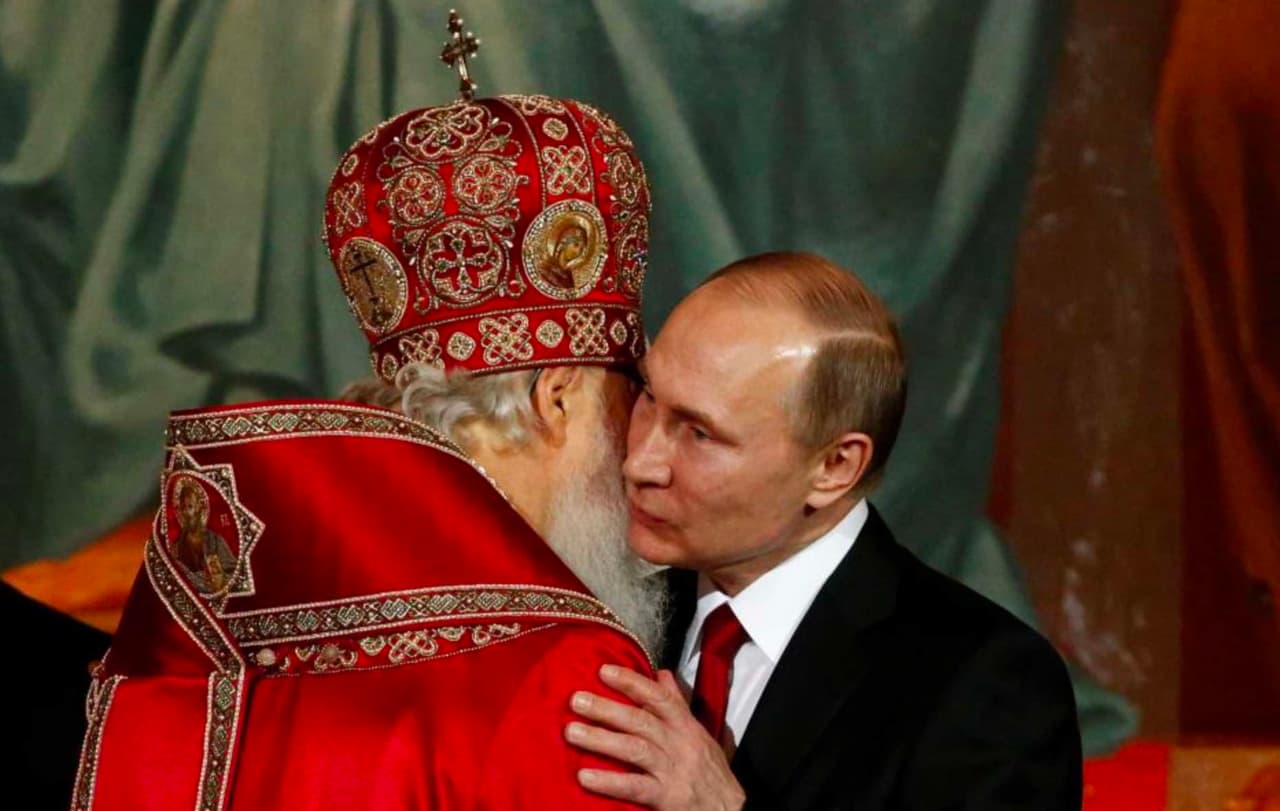 V. Putinas (dešinėje) dėl savo kėdės aukoja tūkstančius Rusijos piliečių. Nuotr. abc.net.au