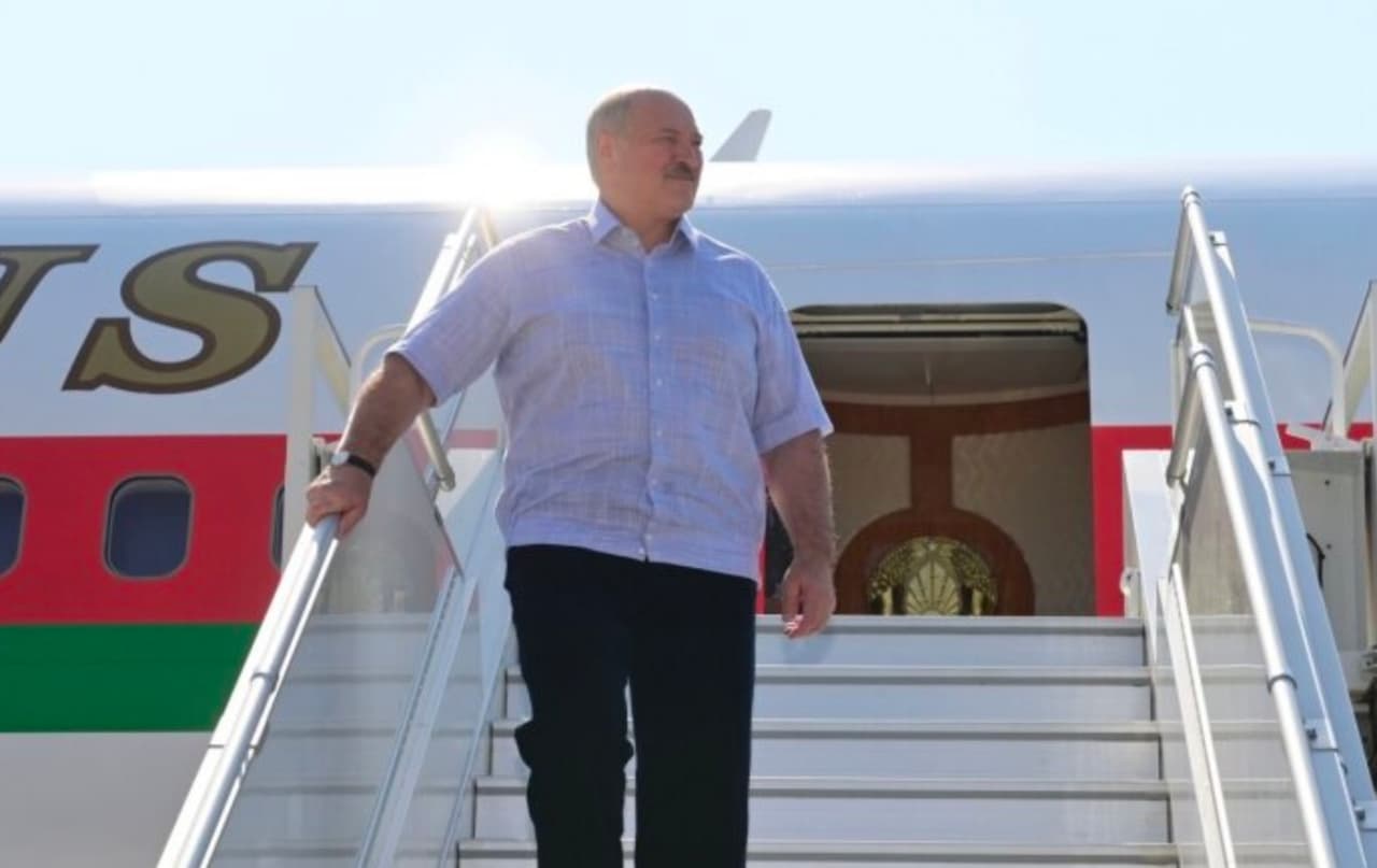 Tariamas Baltarusijos prezidentas gali numirti iš baimės