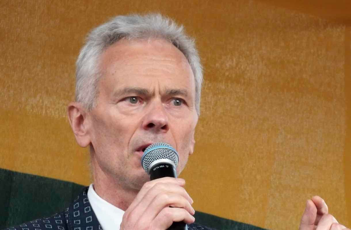 Eduardas Vaitkus paskelbė banko sąskaitą