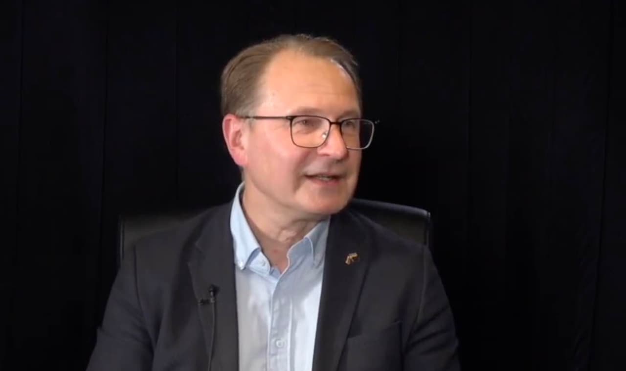 Žalimas atskleidė, kad svarbiausias jo kelionių į Ukraina tikslas – nuvežti pikapus
