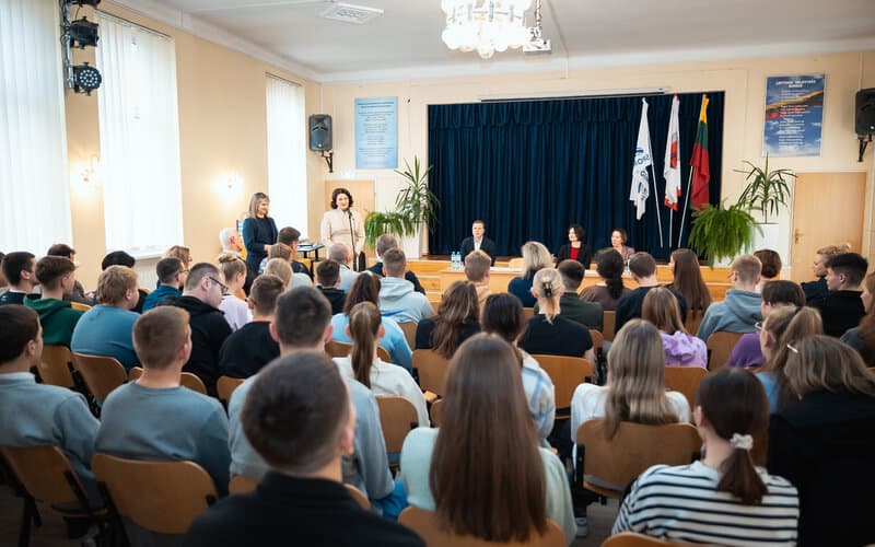 Nausėdienė su darbo vizitu lankėsi Panevėžyje ir domėjosi sportininkų ugdymu