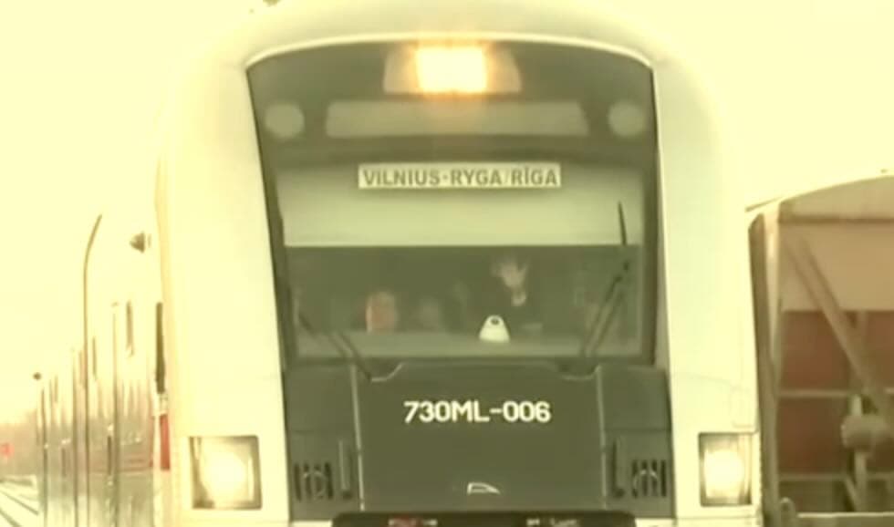 Po 20 metų pertraukos važiuoja traukinys į Rygą