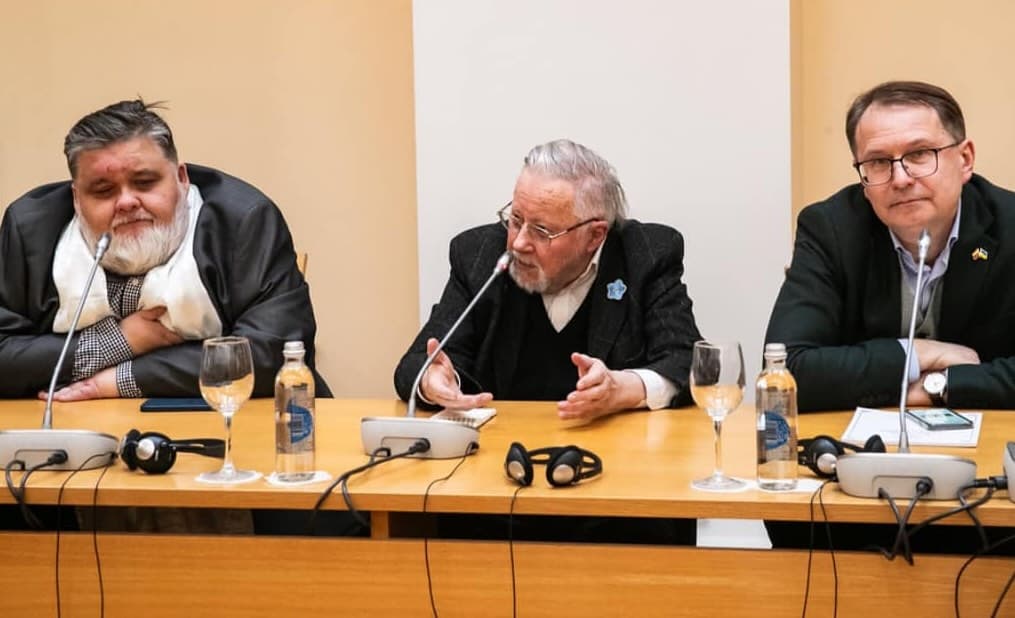 Nukentėjusysis D. Žalimas (dešinėje) su bendražygiais.