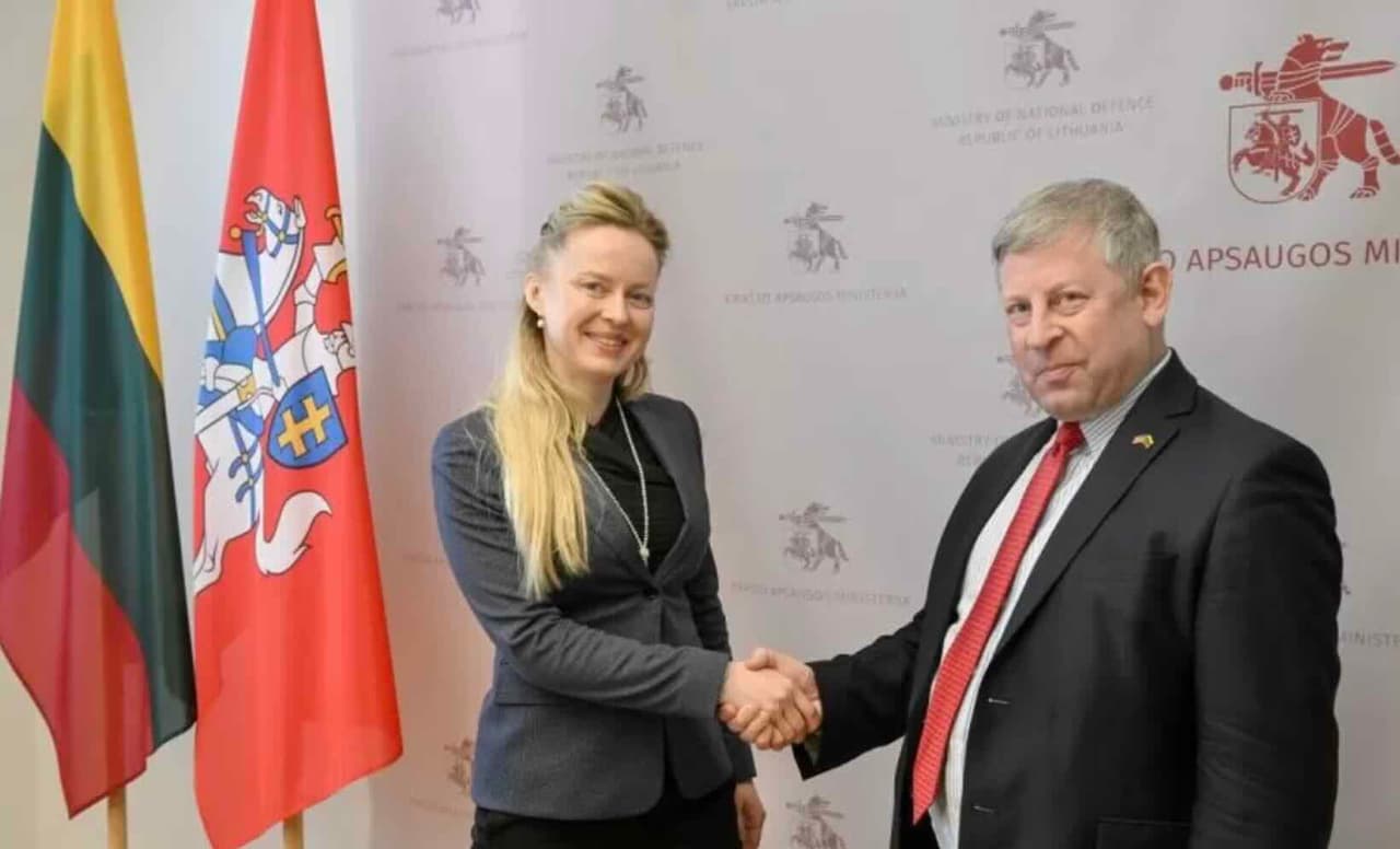 Lietuva siekia pirkti dar daugiau karinės įrangos iš JAV ir taip stiprinti bendradarbiavimą
