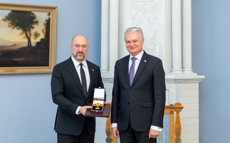 Ukrainos premjerui Nausėda pažadėjo ir toliau skirti milijonus